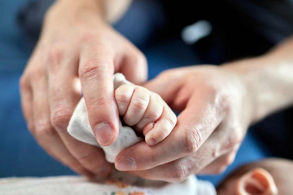 Un congé paternité supplémentaire en cas d’hospitalisation immédiate de l’enfant 