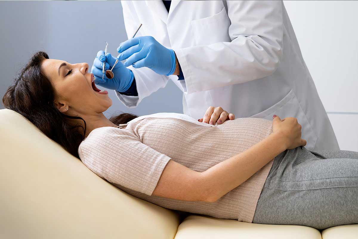 Maternité : l’examen bucco-dentaire de prévention jusqu’au 6e mois après l’accouchement