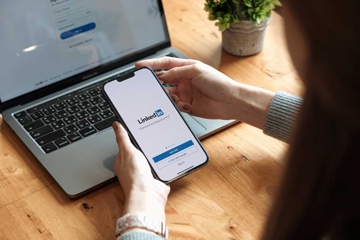 Suivez la CPAM de Côte-d’Or sur LinkedIn : une source d’information dédiée aux partenaires de la solidarité